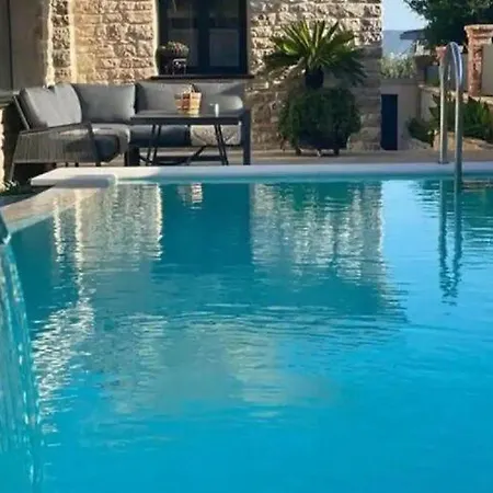 Stalla With Swimming Pool Kaštela
